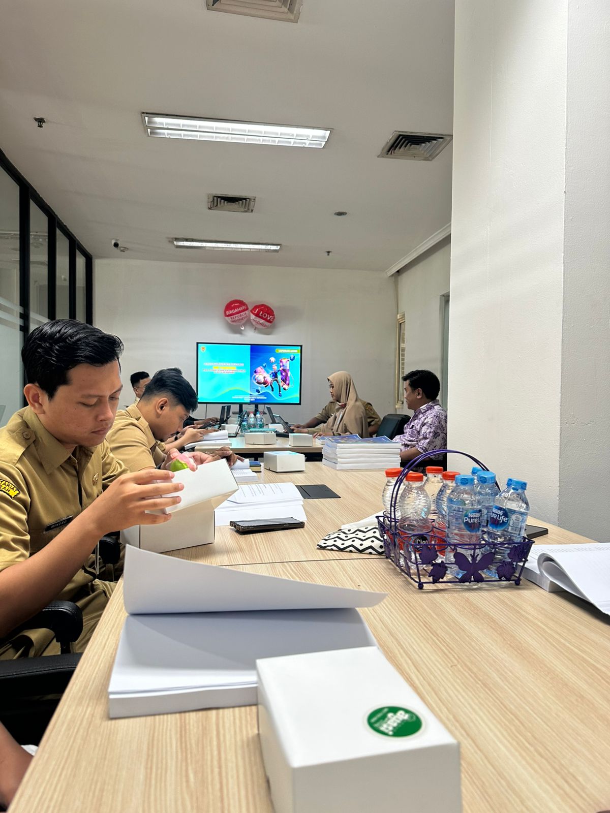 DISKOMINFO Kota Semarang Bahas Laporan Akhir Kajian Implementasi Teknologi Metaverse untuk Layanan Publik